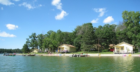 Pine Beach Resort with cabins right on the beach